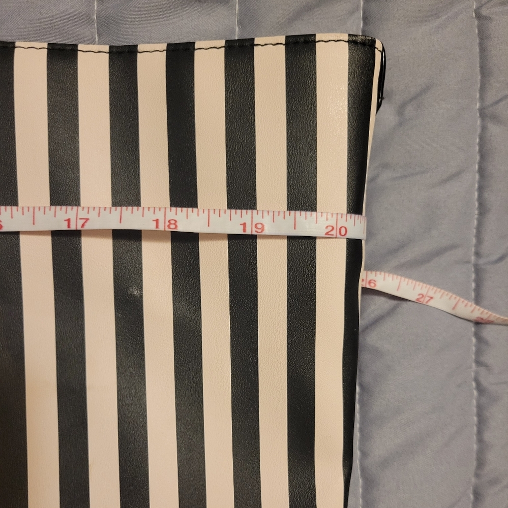 Victoria’s Secret - Weekender Tote - Picture 10 of 12